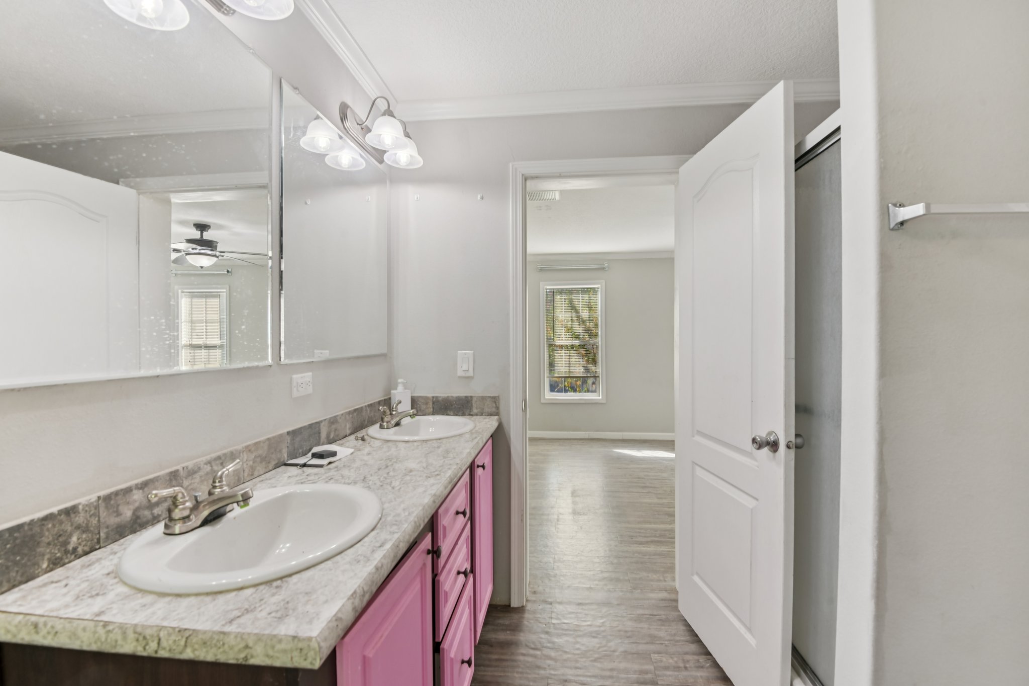 Bosley Dr-S1911-032.jpg