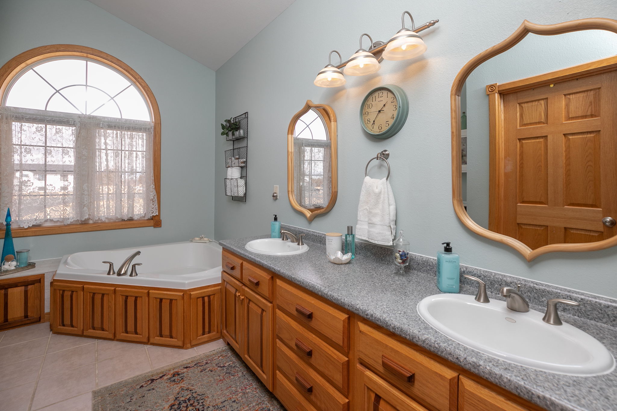 28-Master Bath