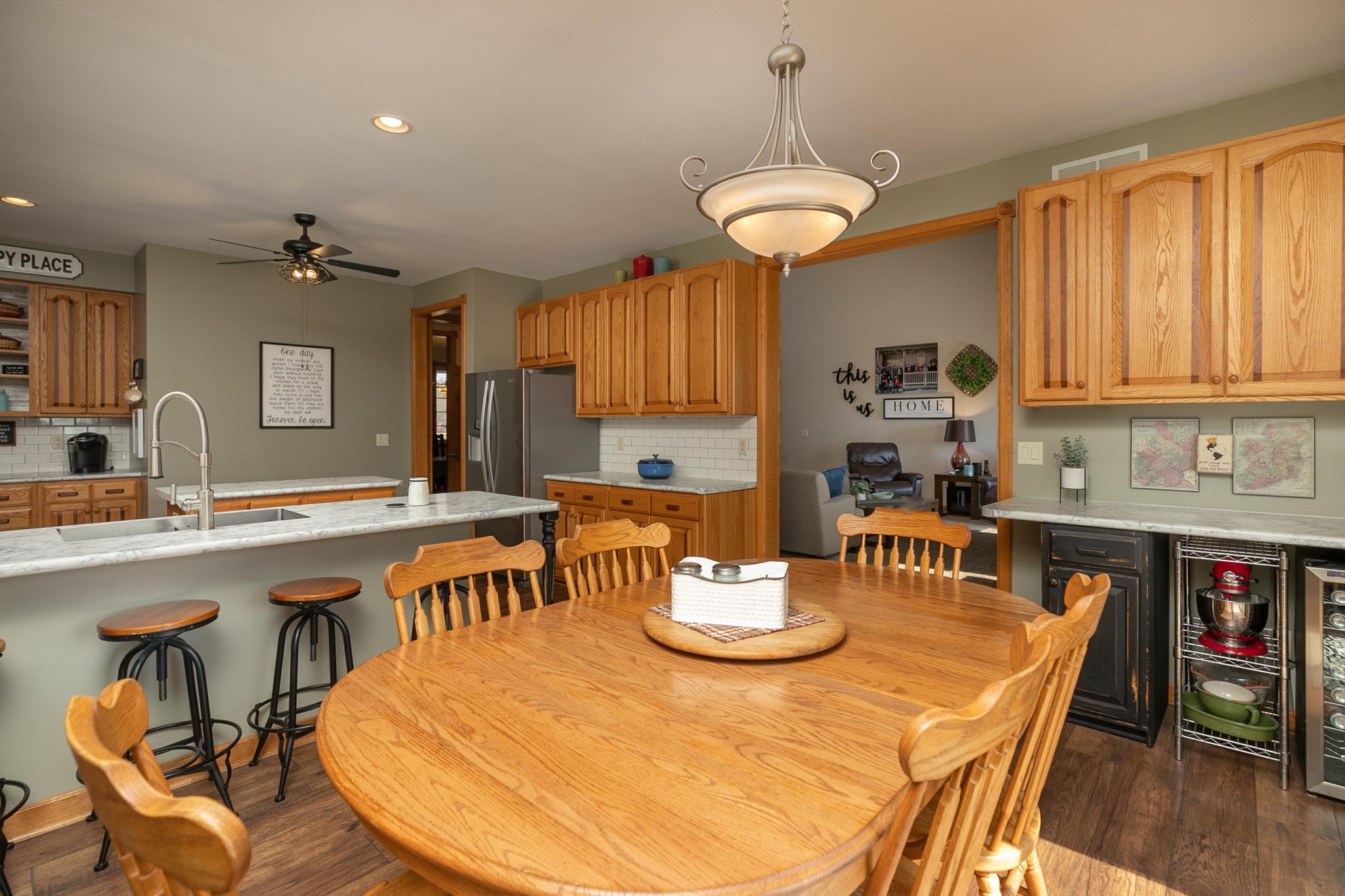 12-Eat in Kitchen