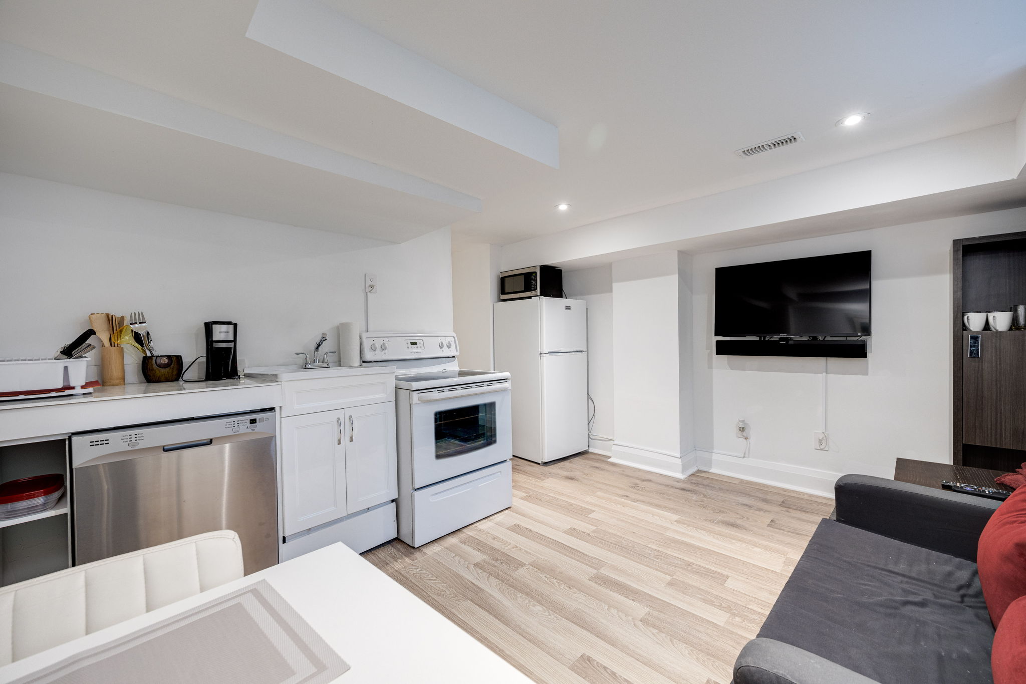 Toronto property showcase — delivered property photograph 34