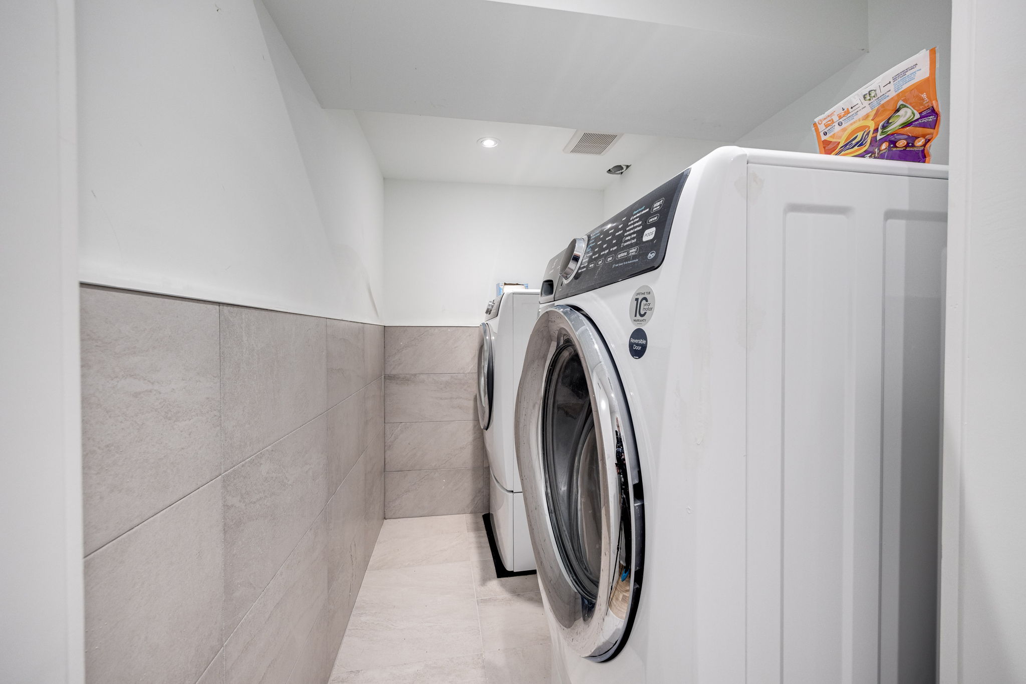 Toronto property showcase — delivered property photograph 36