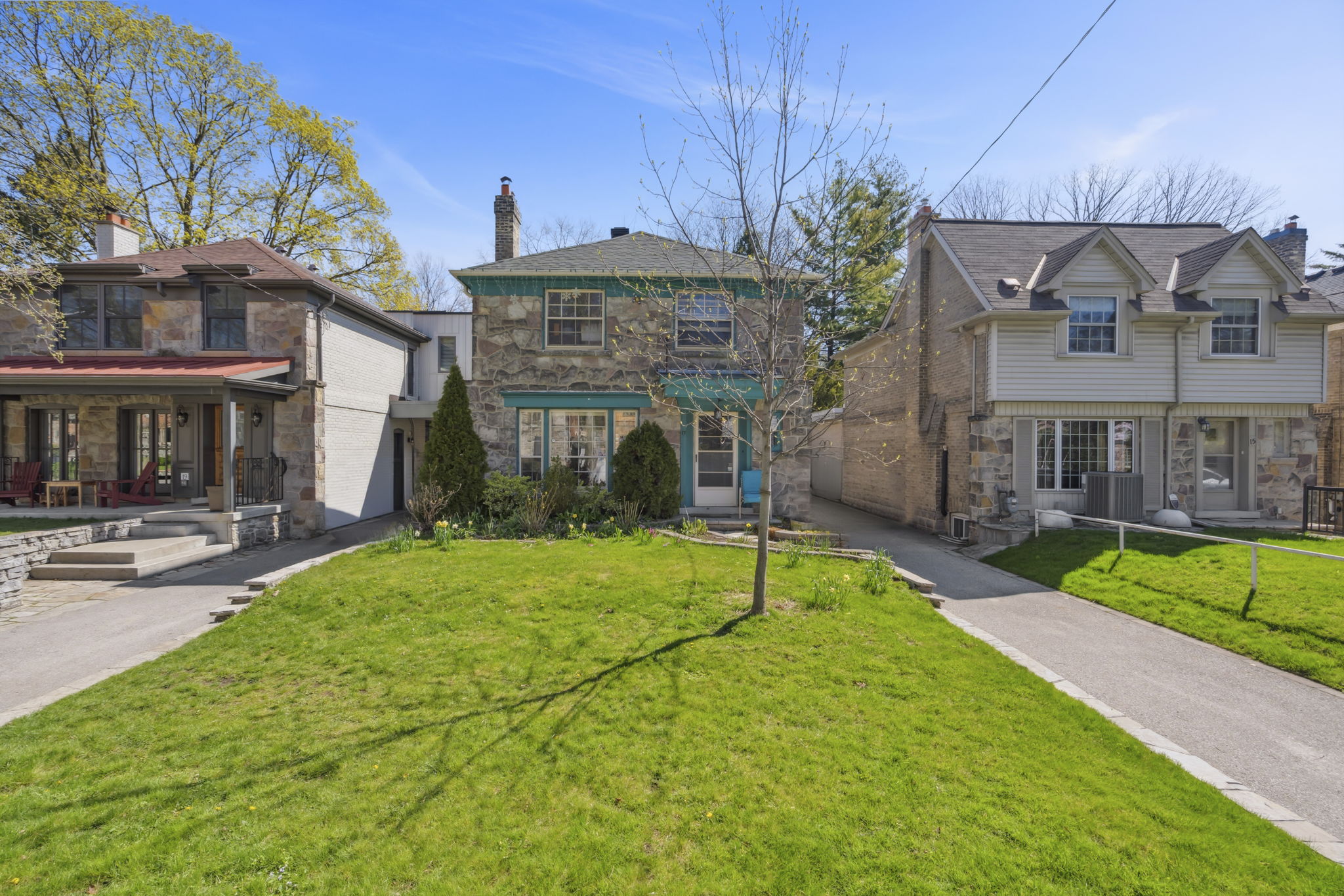 17 Highgate Rd Toronto, ON M8X 2B1