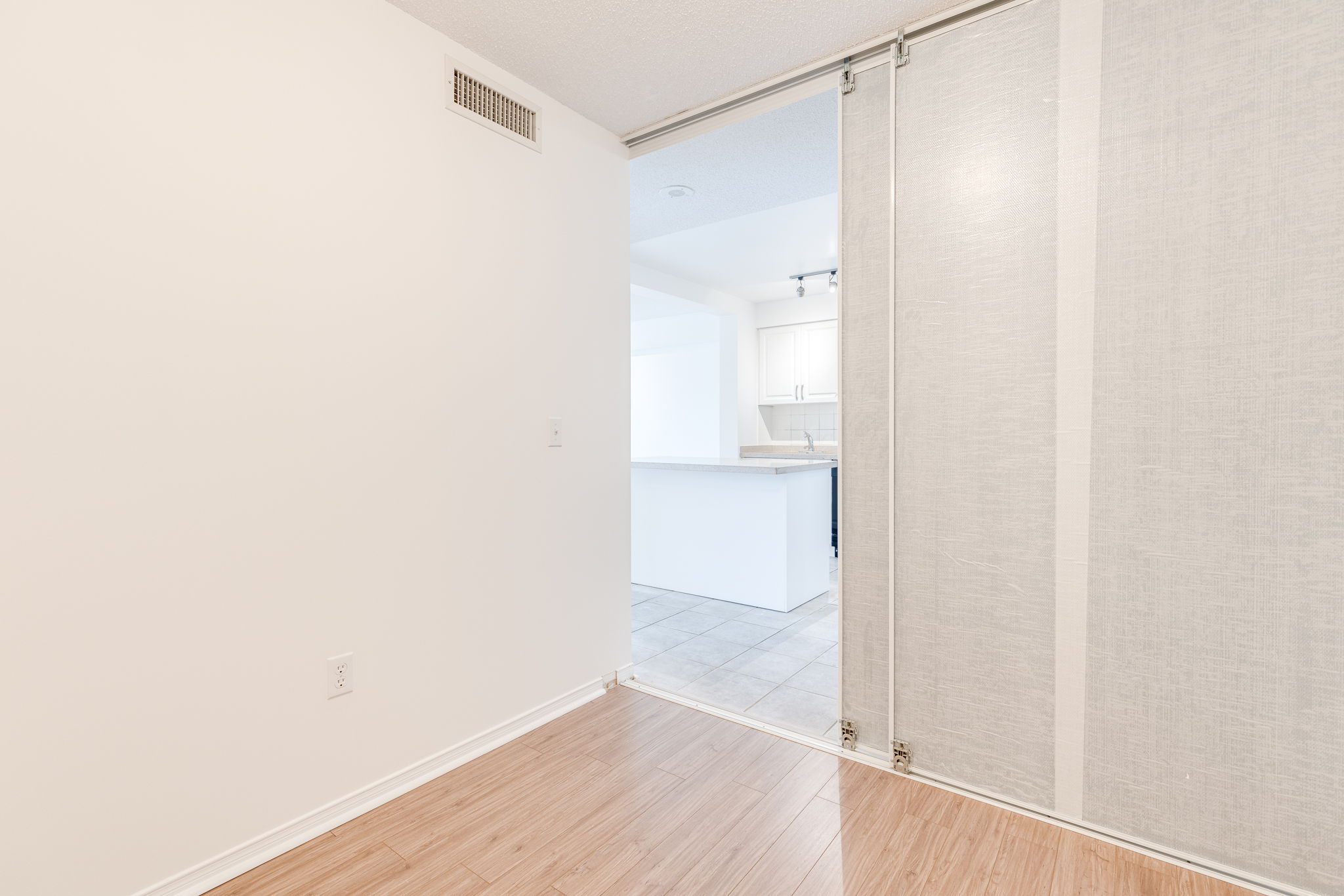 Toronto property showcase — delivered property photograph 14