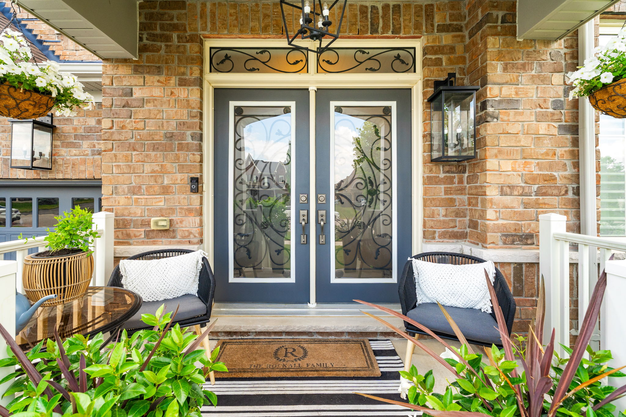 Front Porch/Entrance