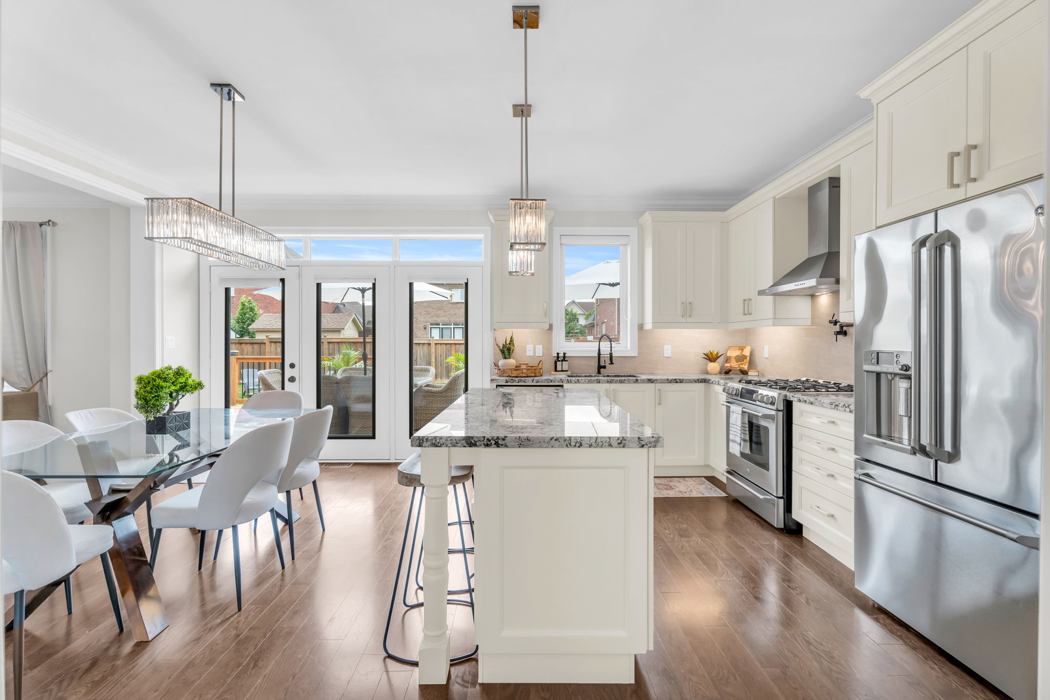 Kitchen/Eating Area