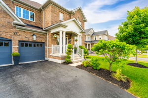 Front Porch/Entrance