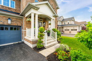 Front Porch/Entrance