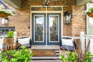 Front Porch/Entrance