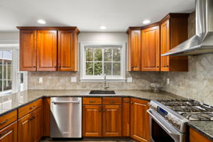 17 Oriole Dr, Bedford, NH 03110, USA Photo 28