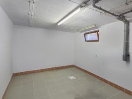  Photo 50