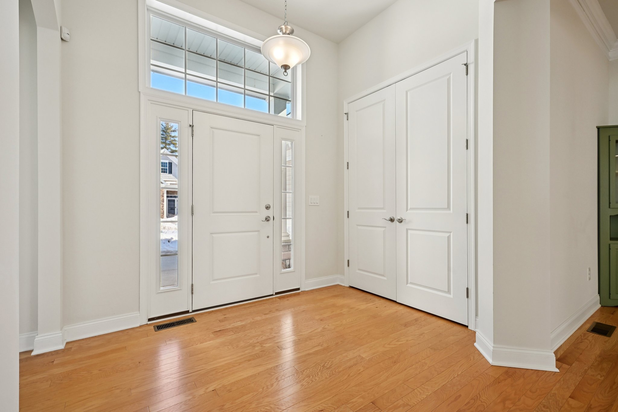 W View Ln-L0303-005.jpg