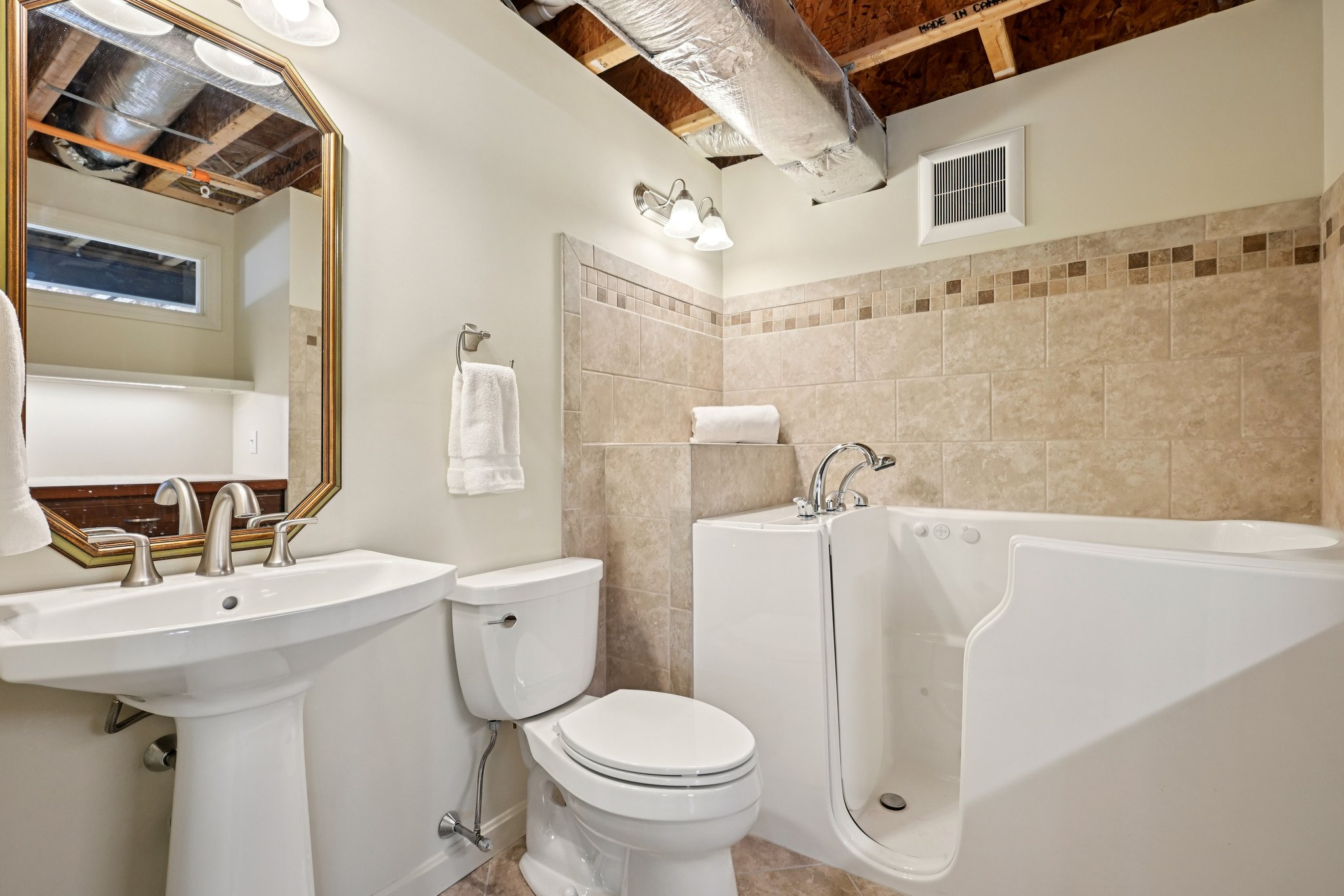 W View Ln-L0303-040.jpg