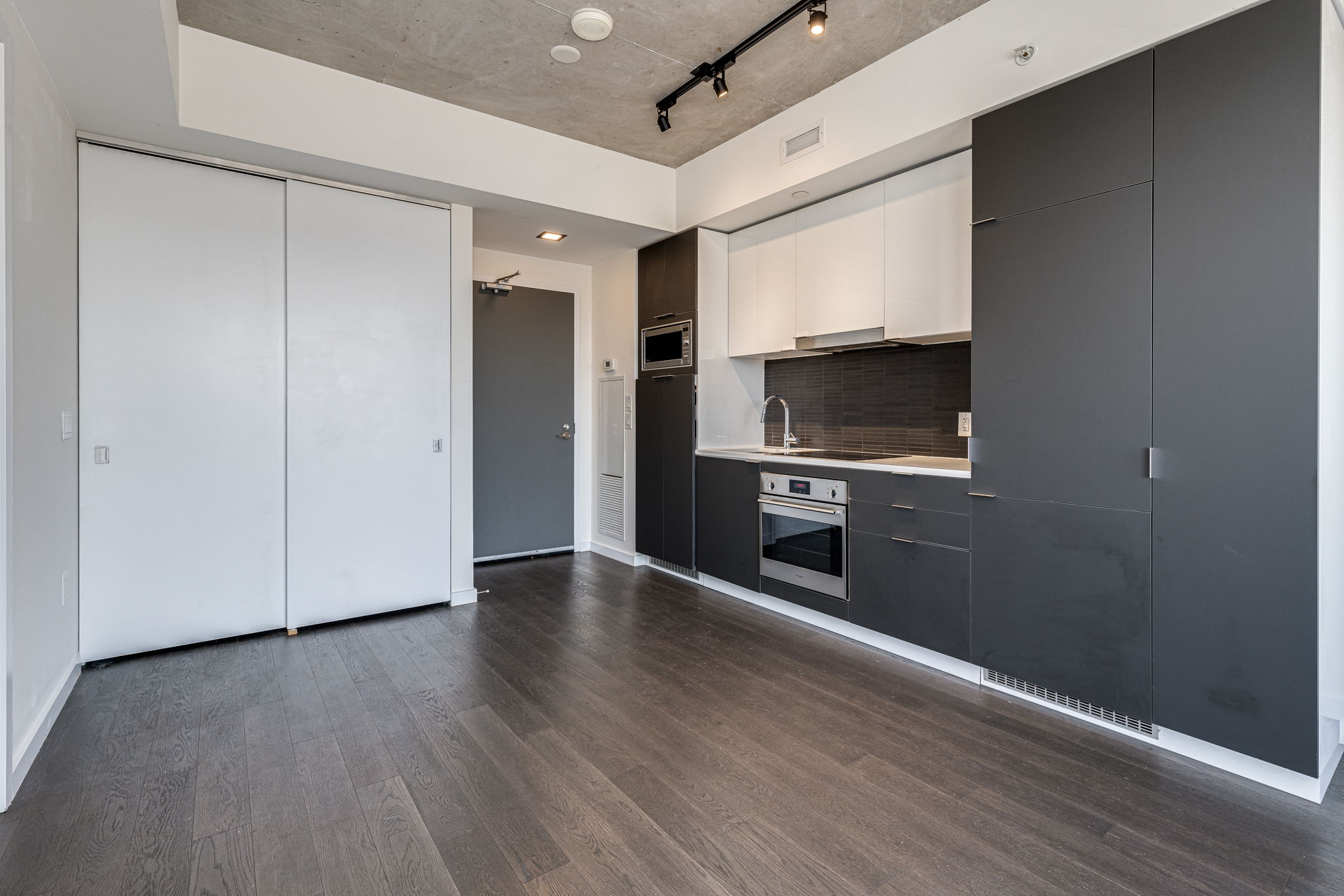 Toronto property showcase — delivered property photograph 8