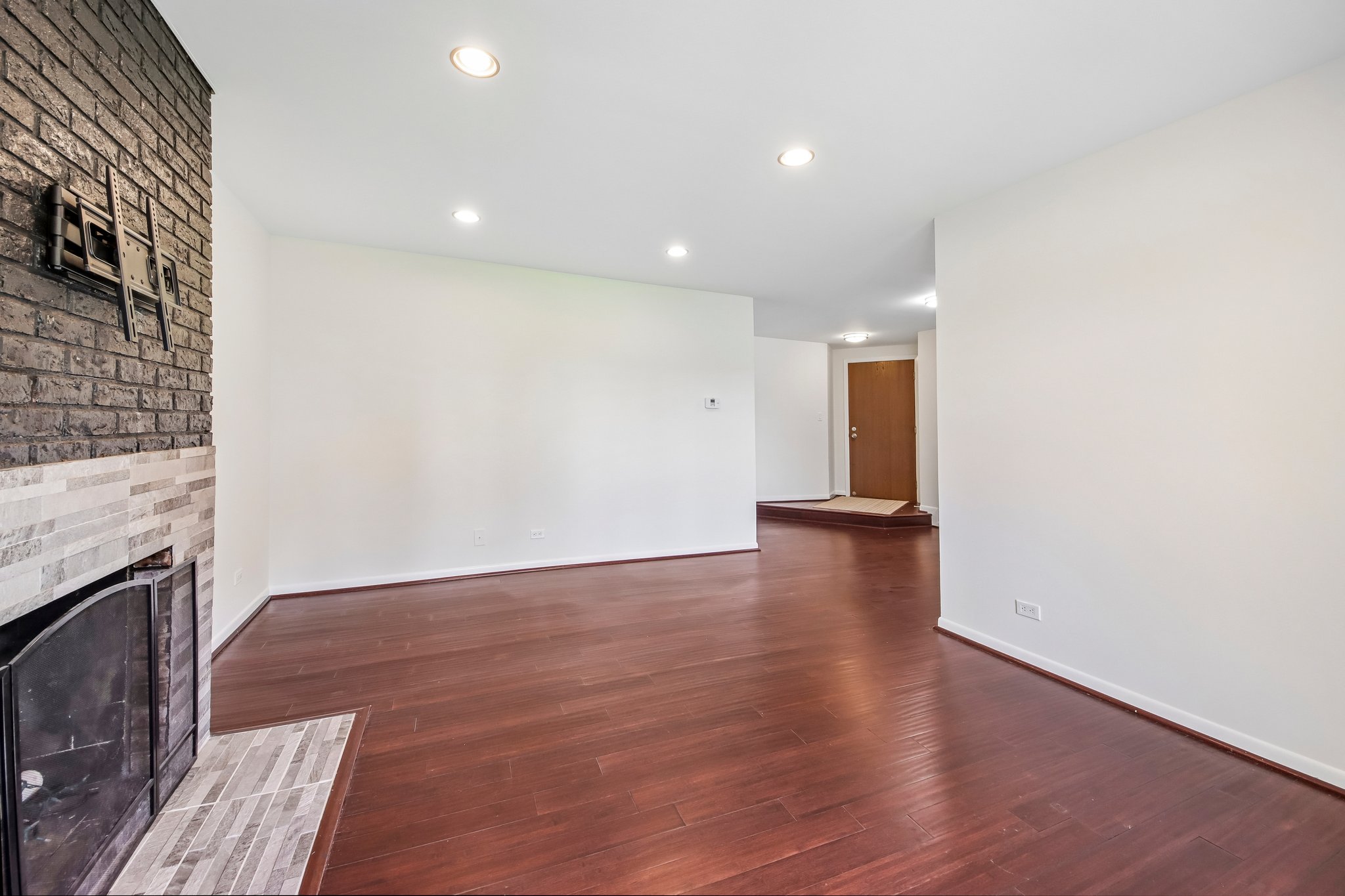 Grove Ave B-S2404-006.jpg