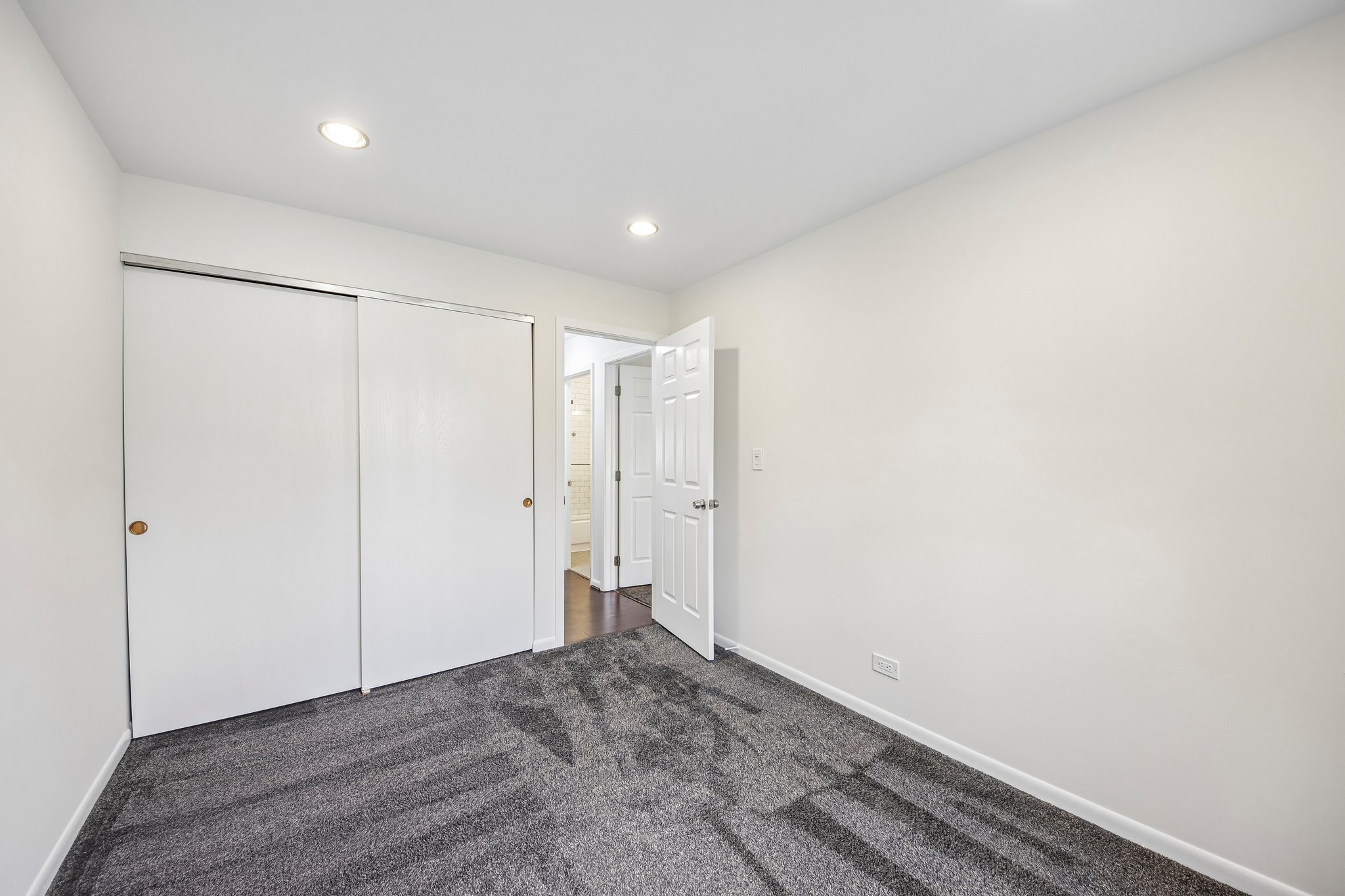 Grove Ave B-S2404-017.jpg