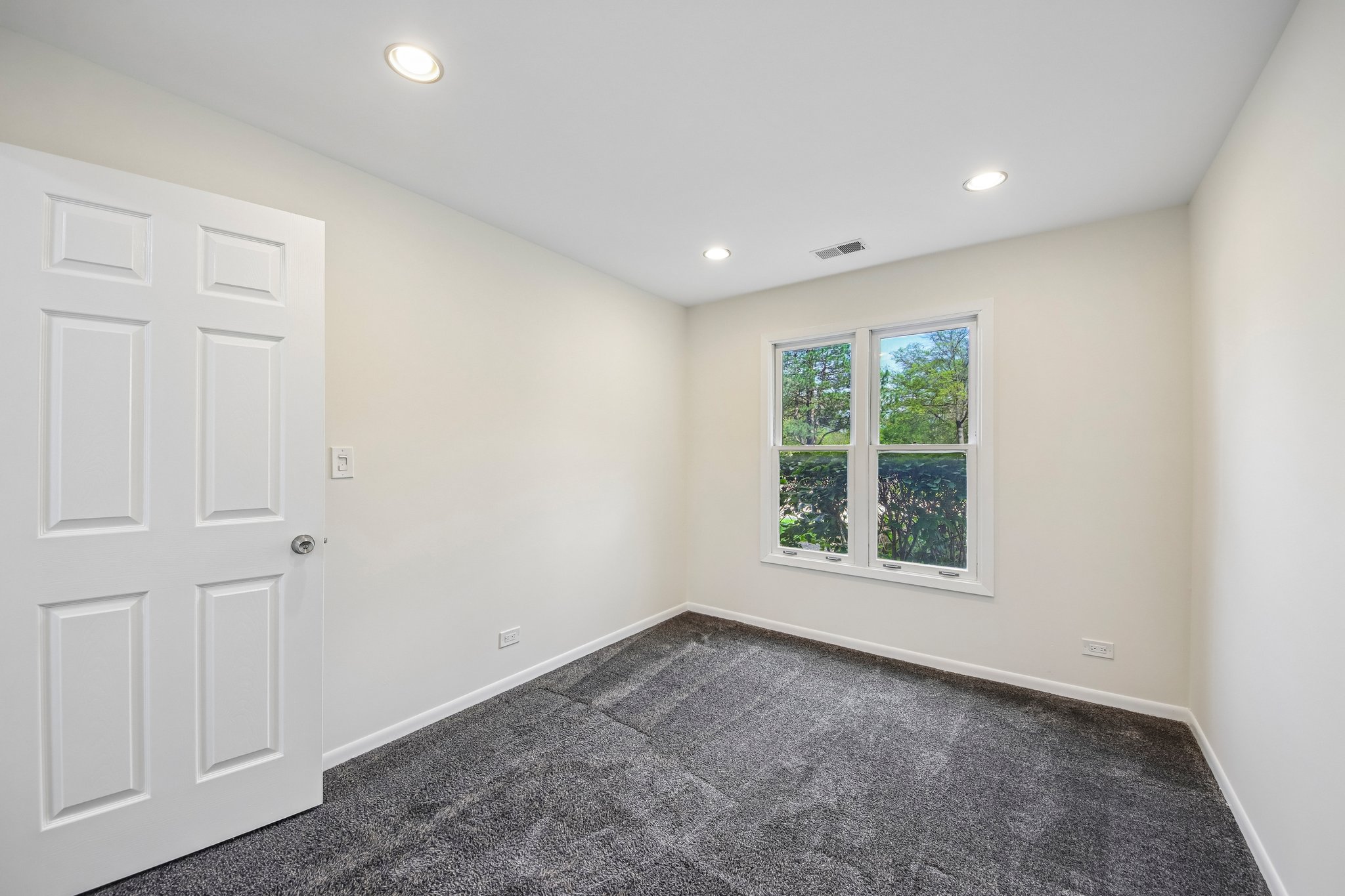 Grove Ave B-S2404-018.jpg