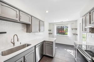 Grove Ave B-S2404-012.jpg