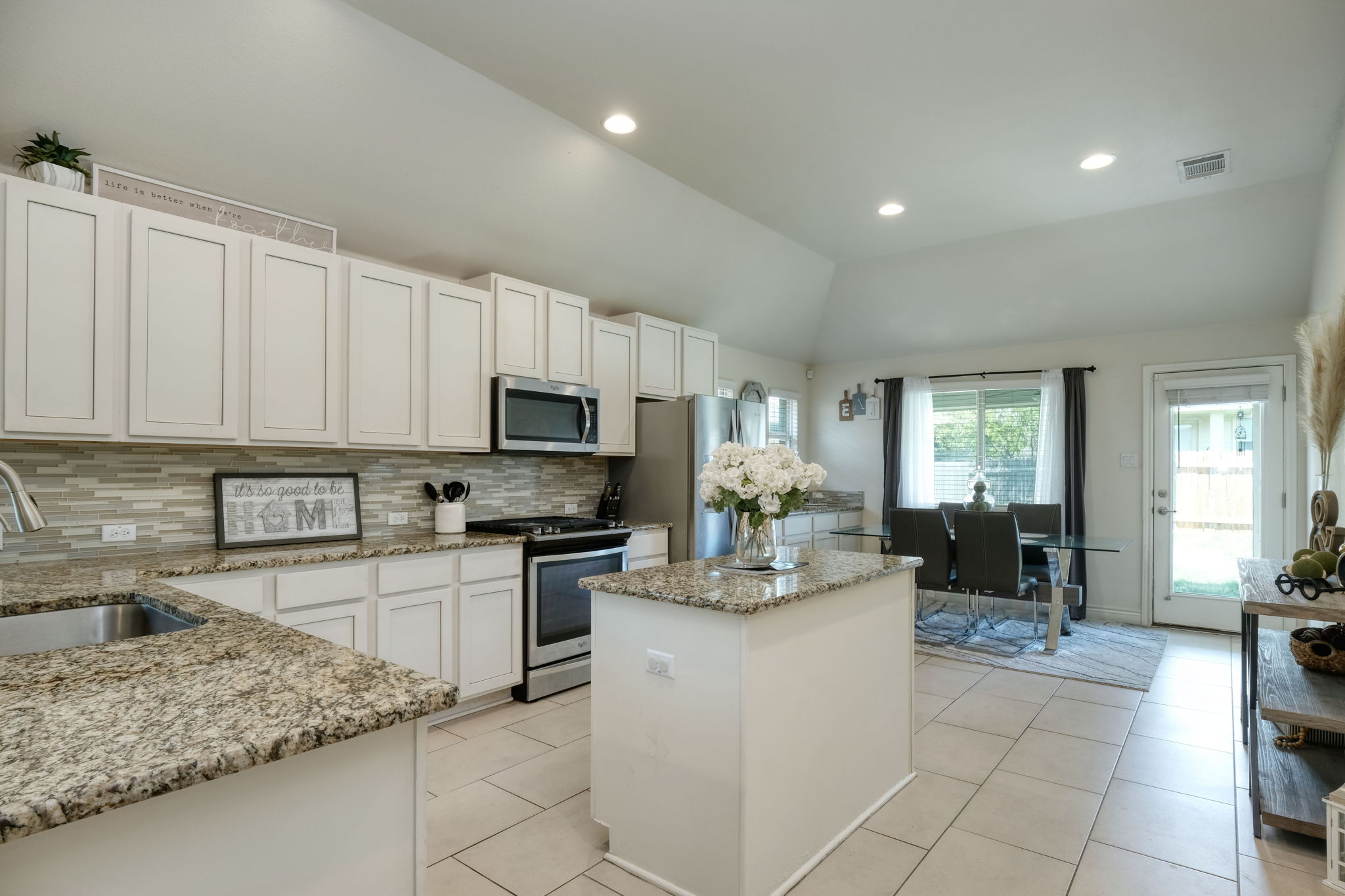 Kitchen/Eating Area