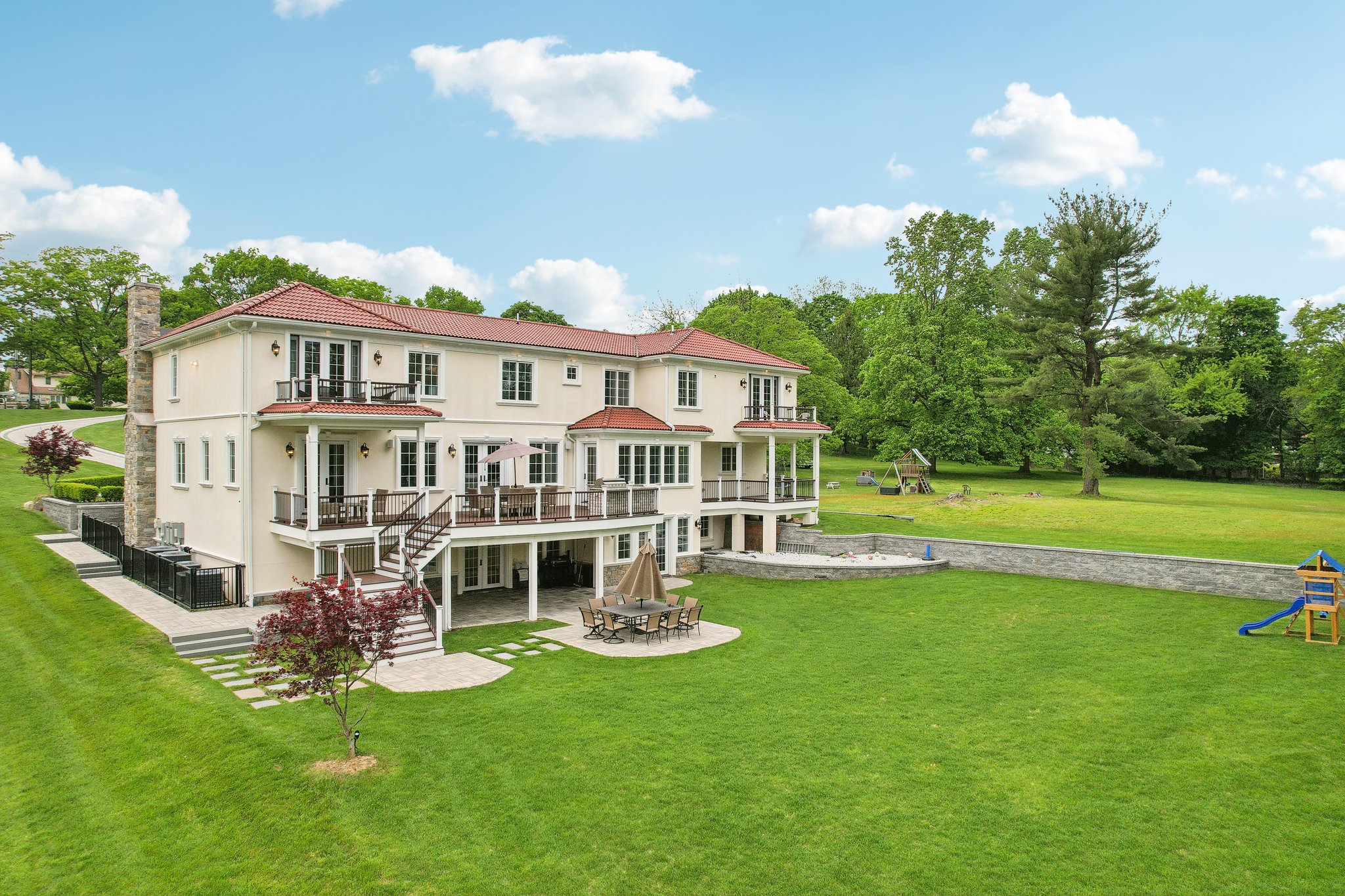 N Farview Ave-070.jpg