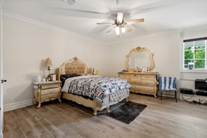 N Farview Ave-037.jpg