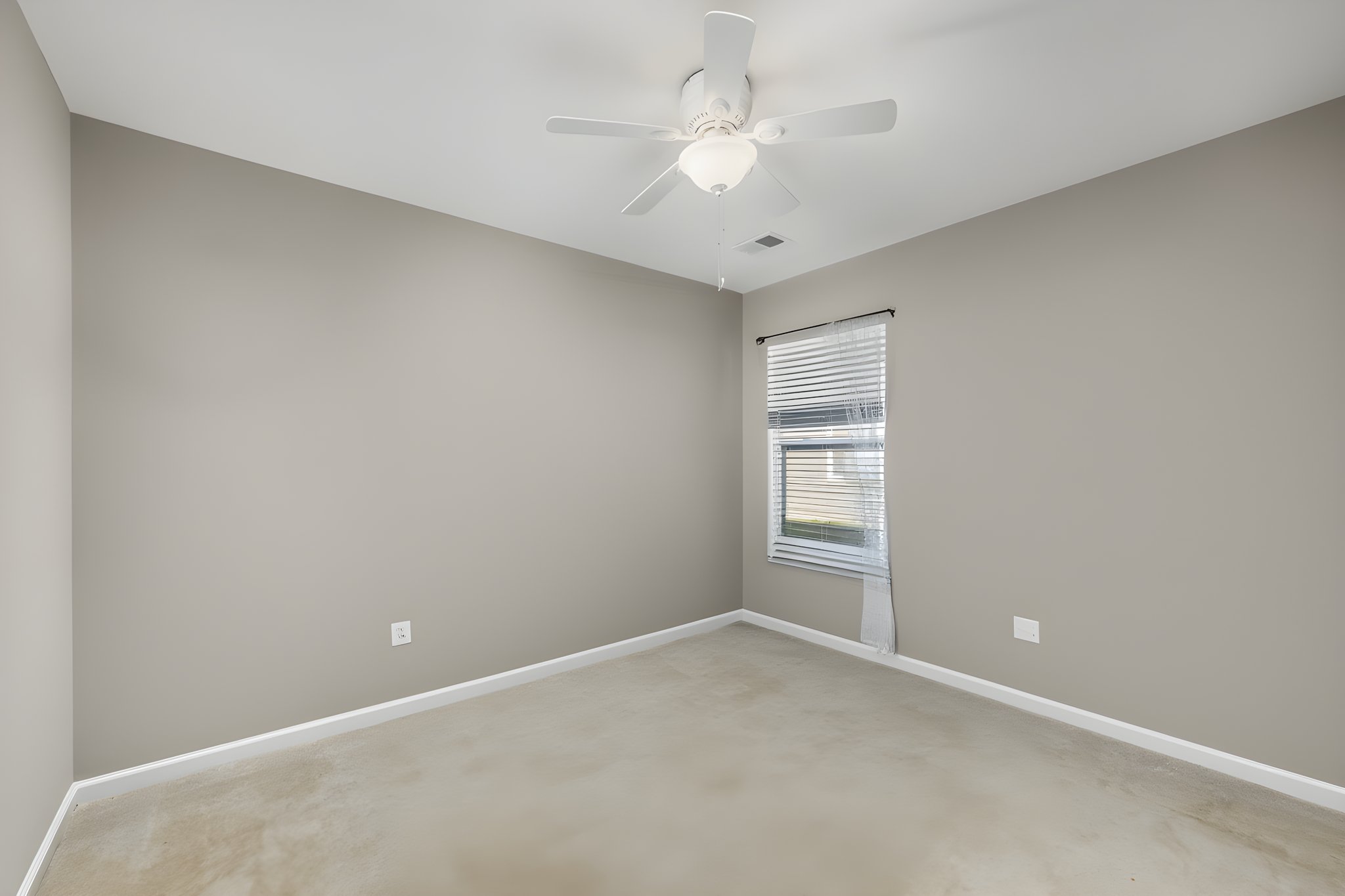 28 middle right bedroom furniture removed.jpeg
