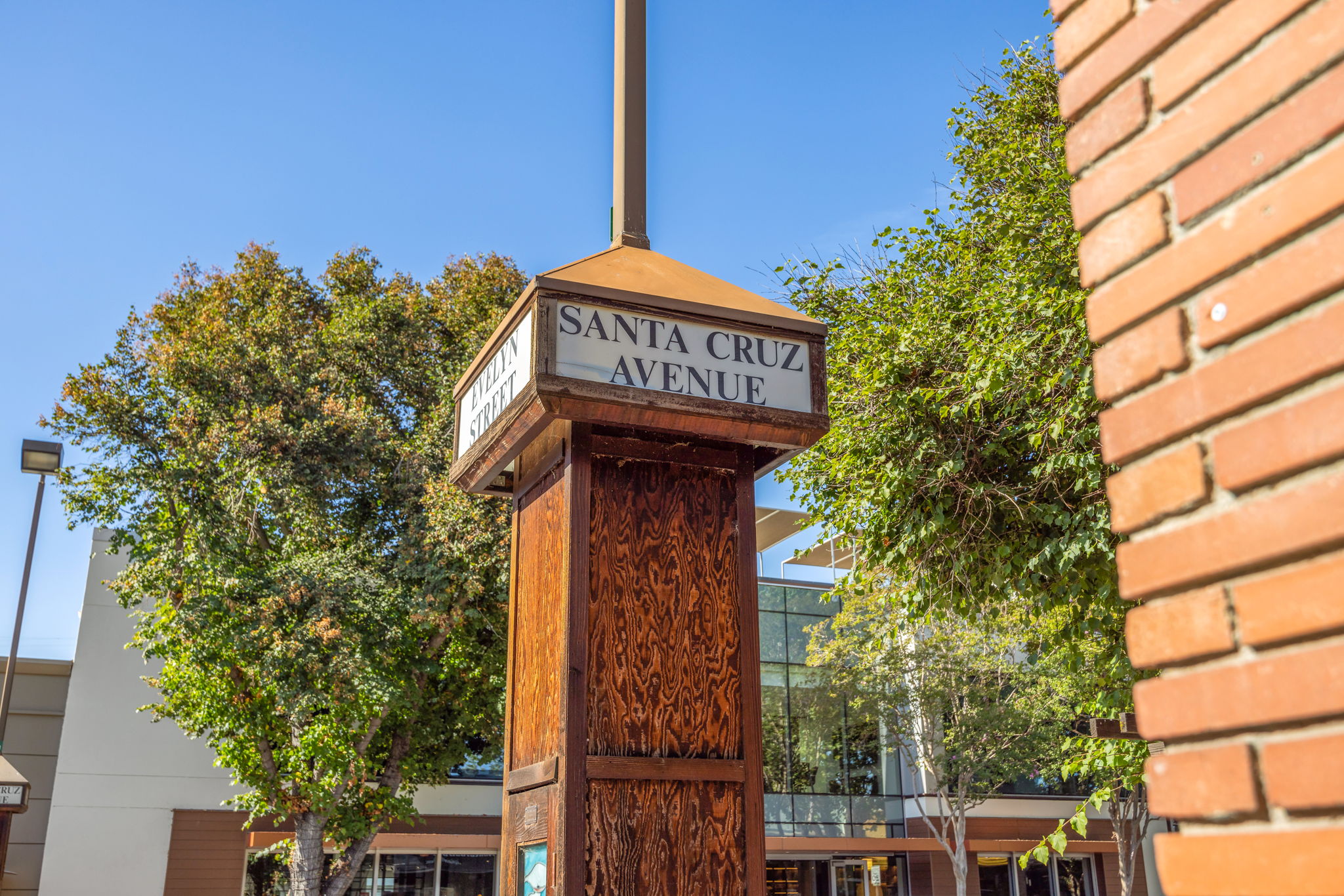 Santa Cruz Avenue