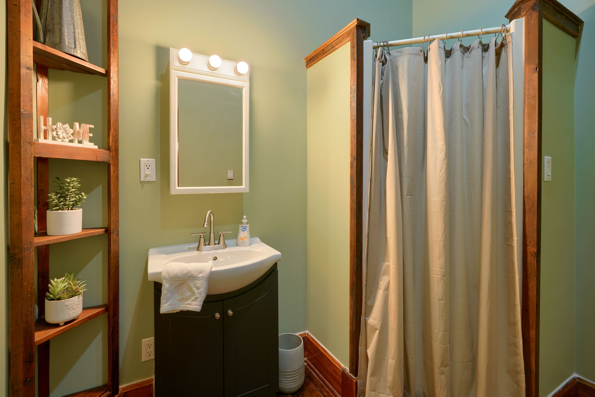 170 Vine St (75)