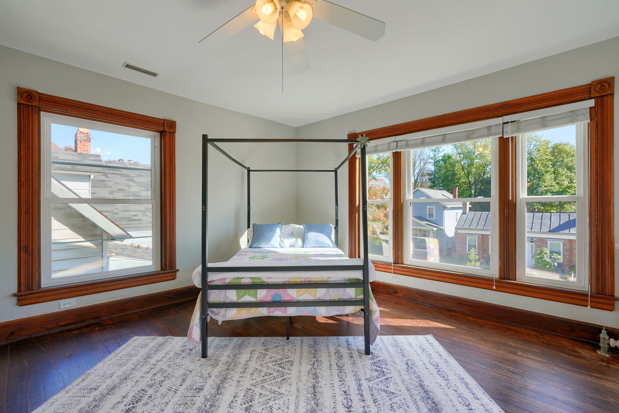 170 Vine St (82)
