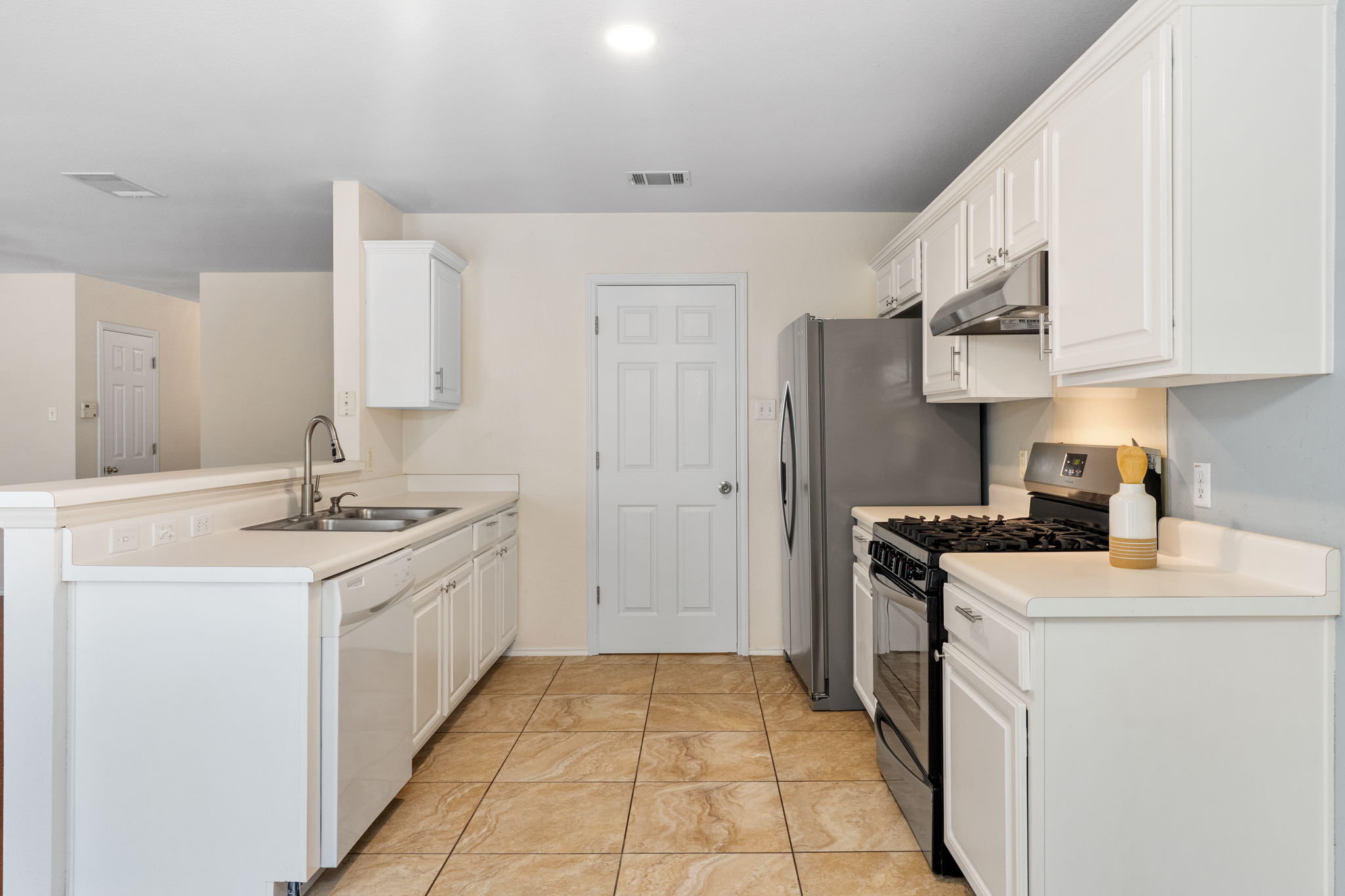 White kitchen cabineets