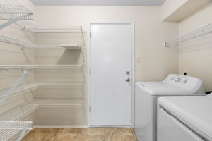 Large walk in pantry with w/d