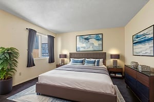 DSC06612 virtually staged.jpeg