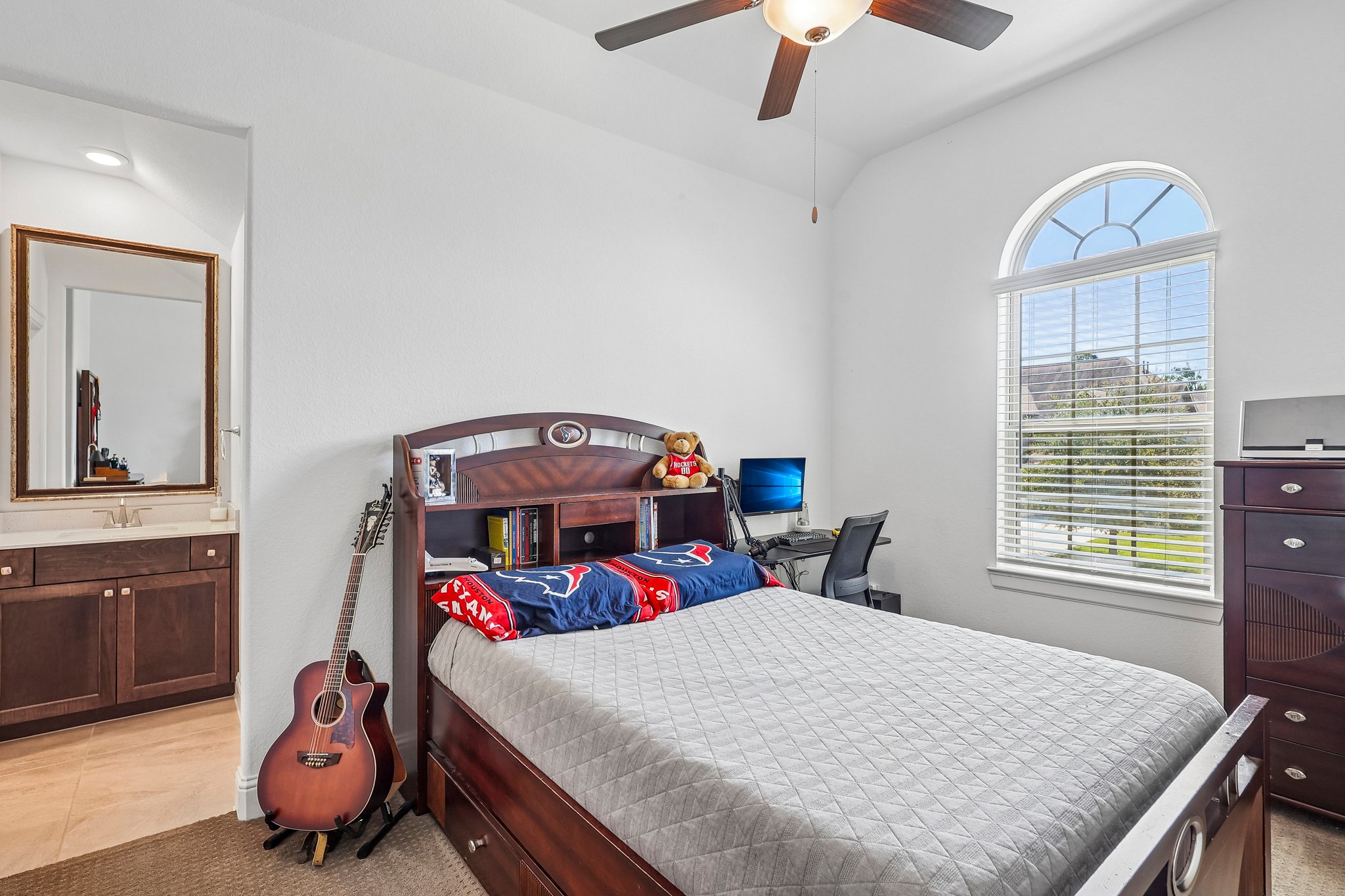 Graystone Hills Dr-S1505-034.jpg