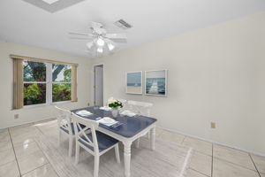 Kitchen Eat-in Area1