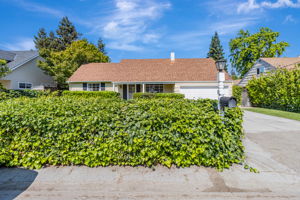 001_ 1700 Parkhills Ave  Los Altos