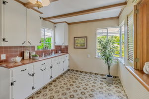 010_ 1700 Parkhills Ave  Los Altos