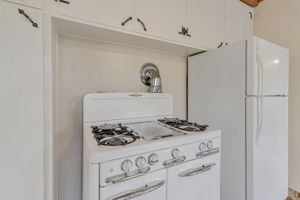 011_ 1700 Parkhills Ave  Los Altos