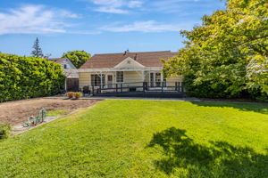032_ 1700 Parkhills Ave  Los Altos