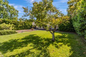 033_ 1700 Parkhills Ave  Los Altos