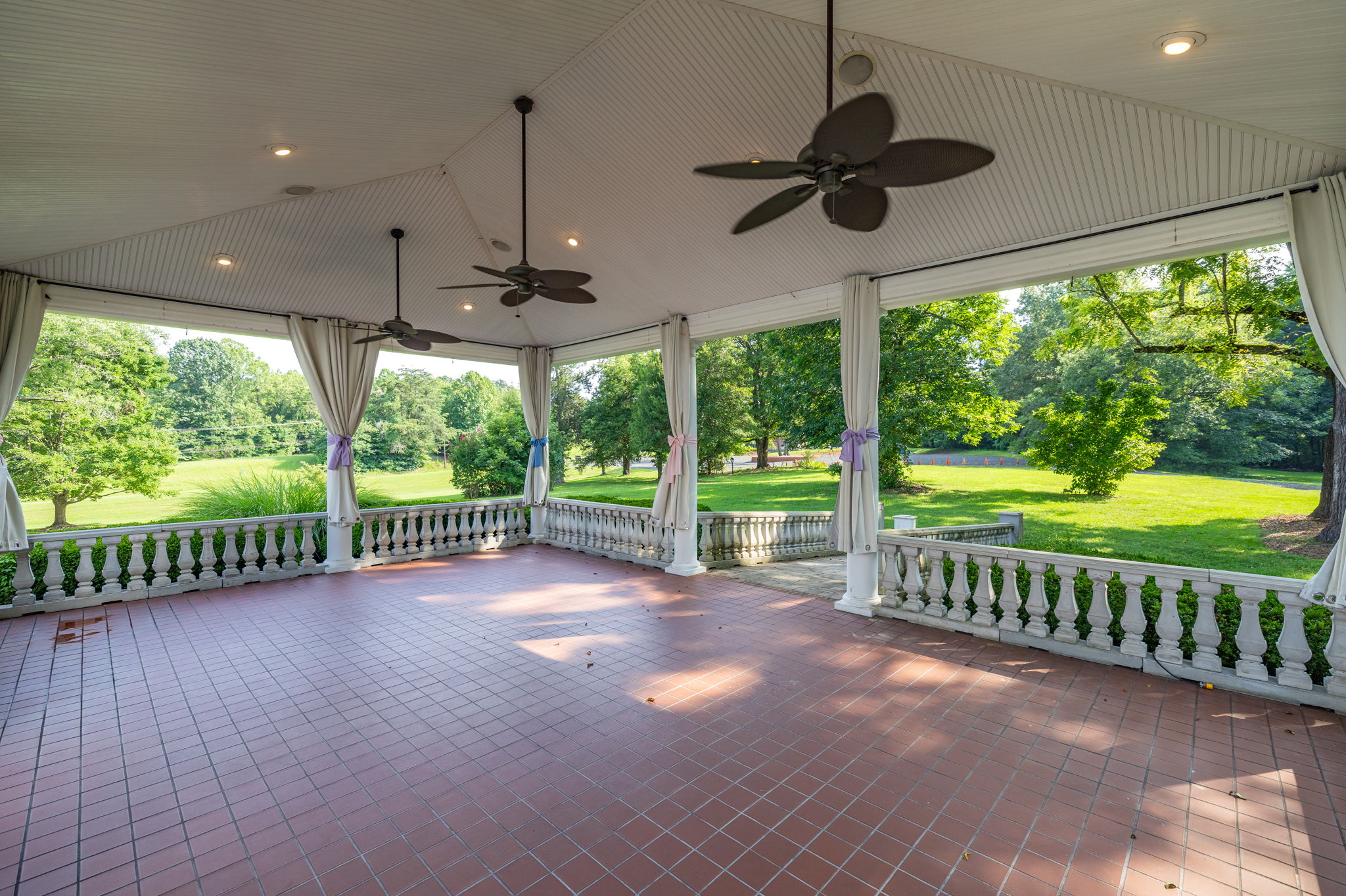 1700 Richardson Dr-78