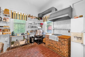 1700 Richardson Dr-101
