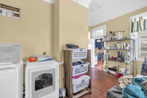 1700 Richardson Dr-104