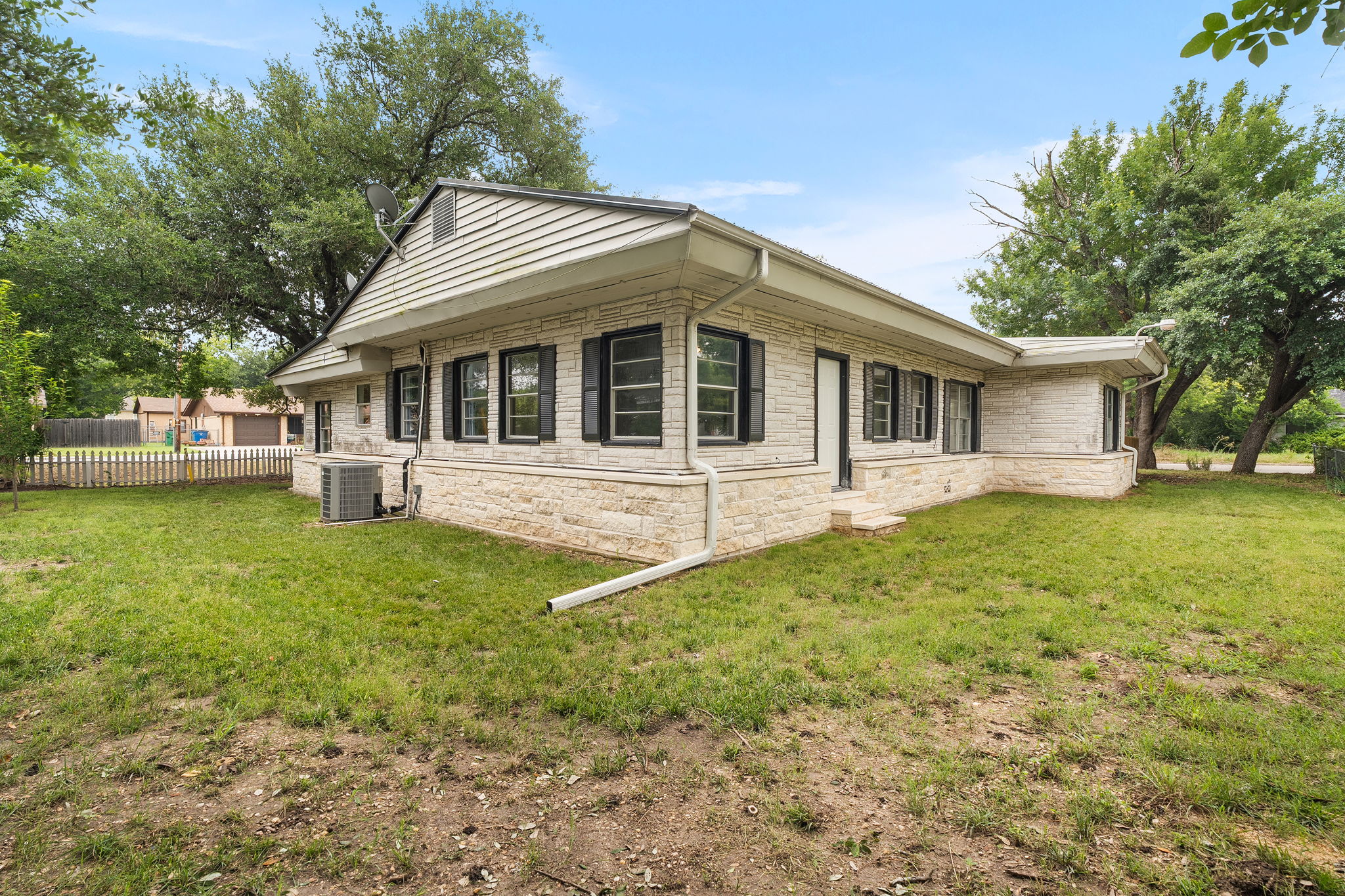  Photo 40