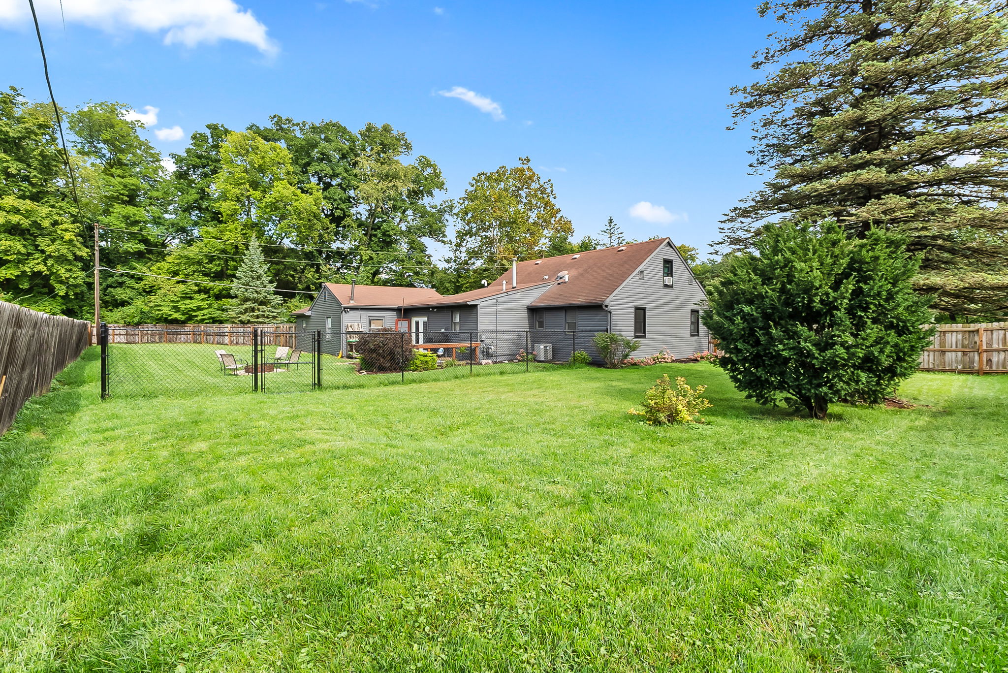  Photo 32