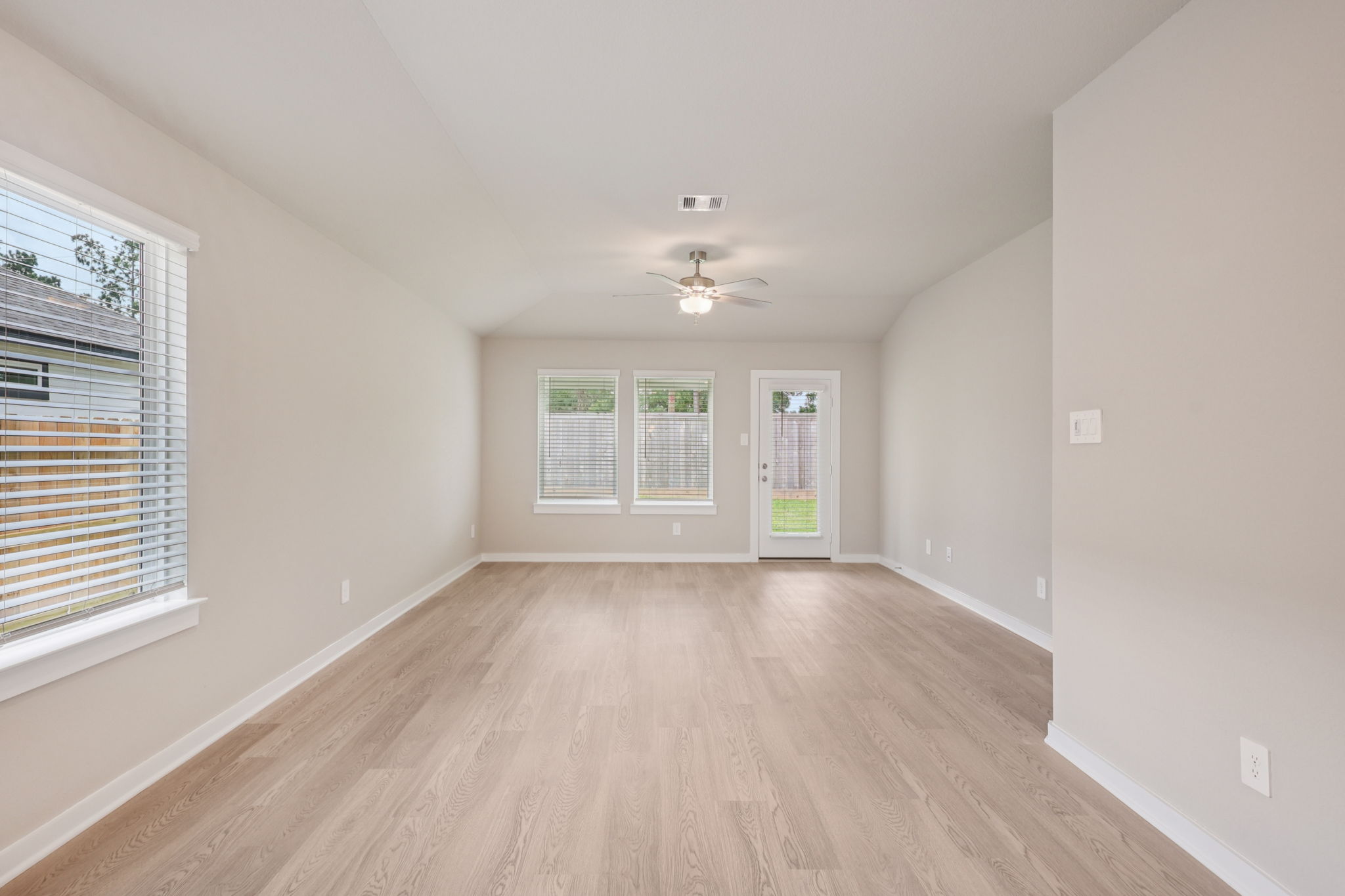 Houston - Mavera - 17004 Juniper Blossom Bend Conroe TX 77302 - 005