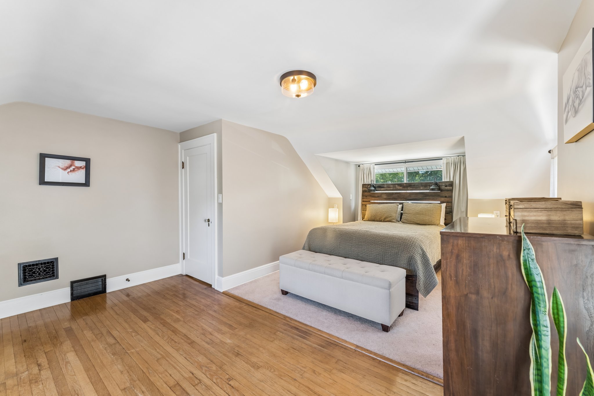 Bradgate Ave-S0508-017.jpg