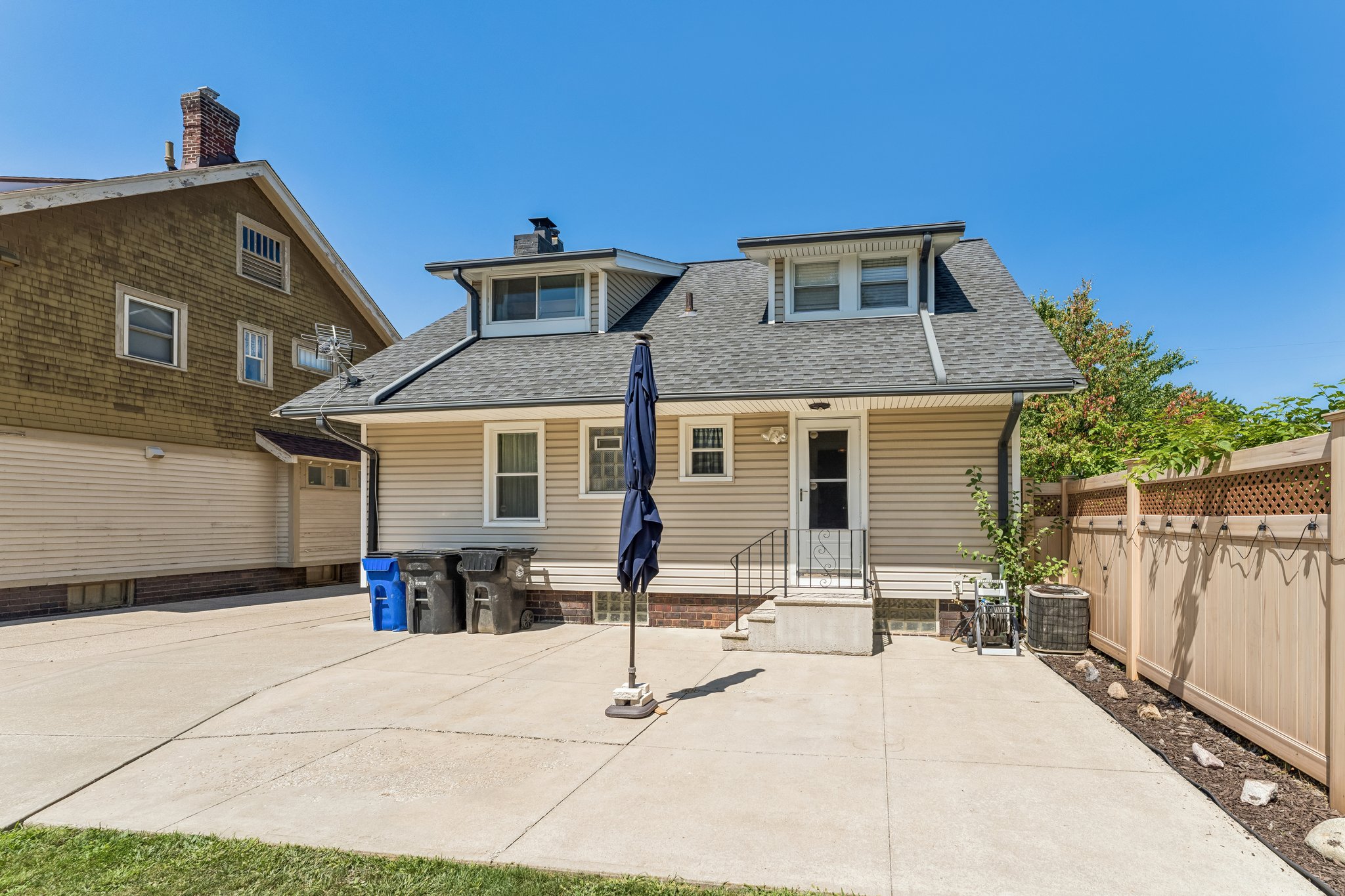 Bradgate Ave-S0508-043.jpg