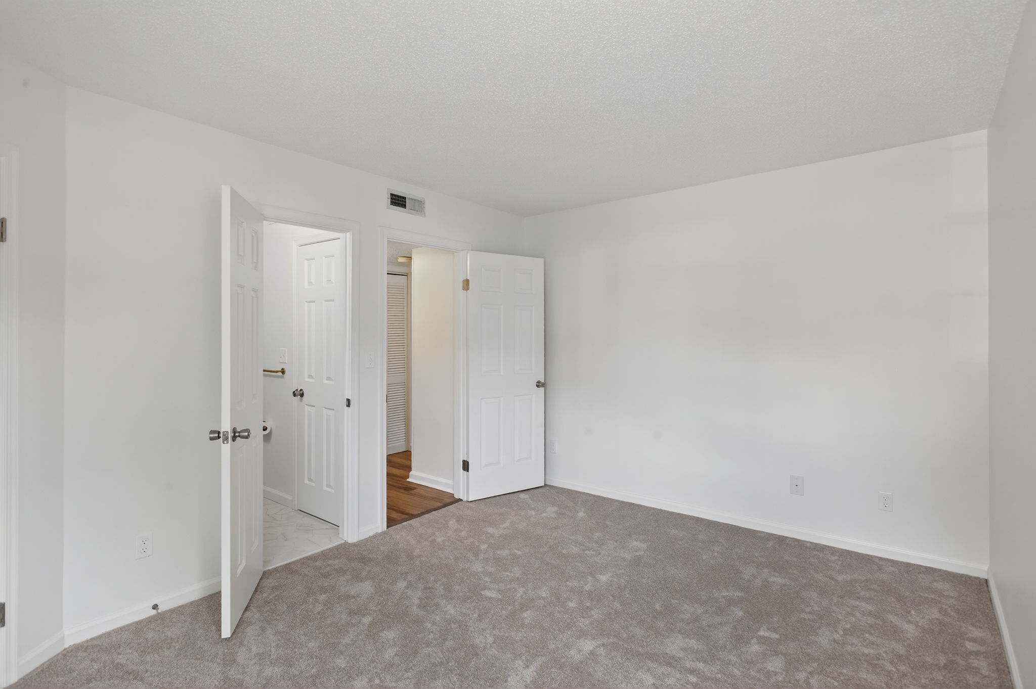 Large bedroom with access to bathroom
