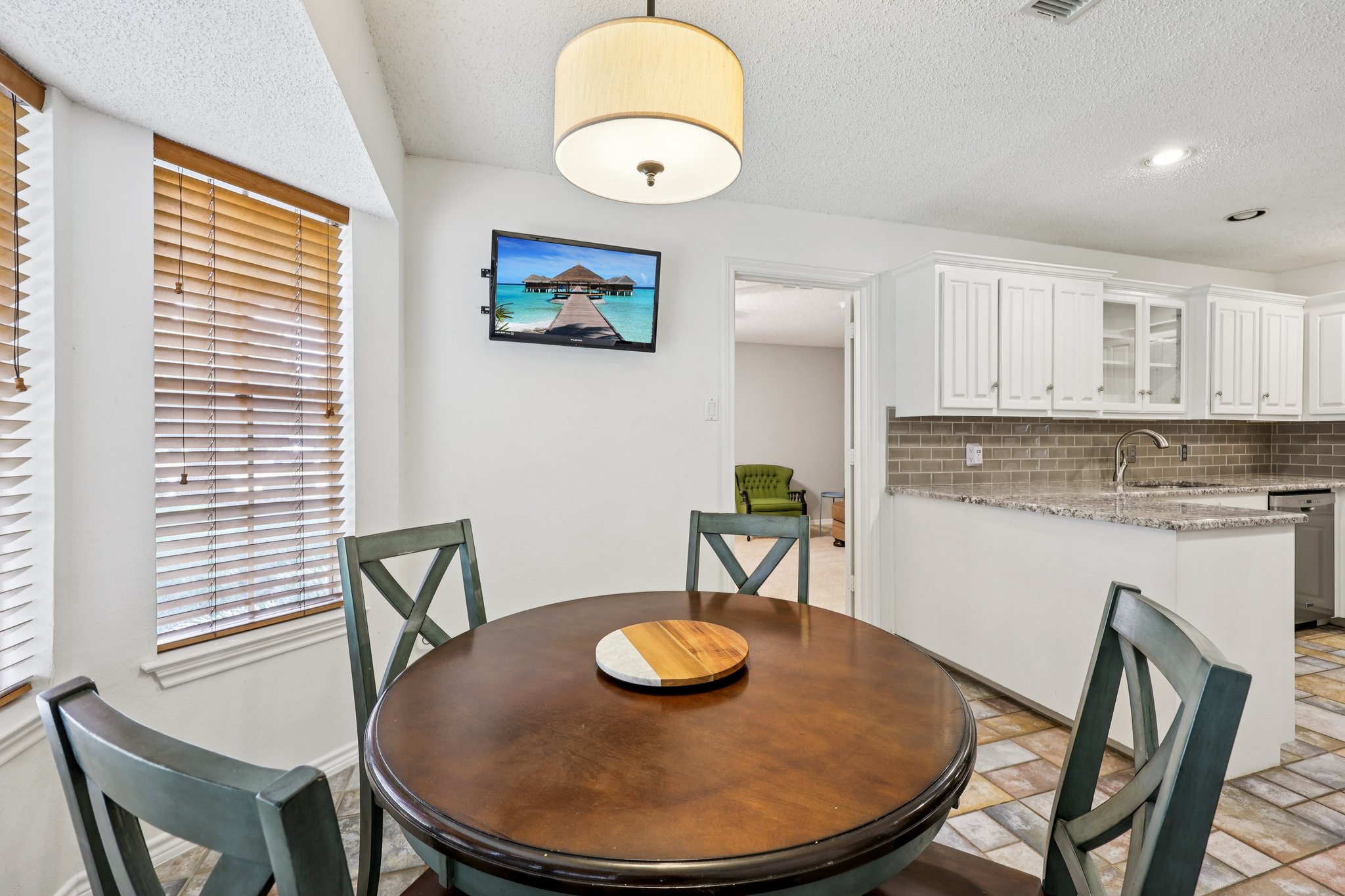 Carlton Dr-S0110-013.jpg