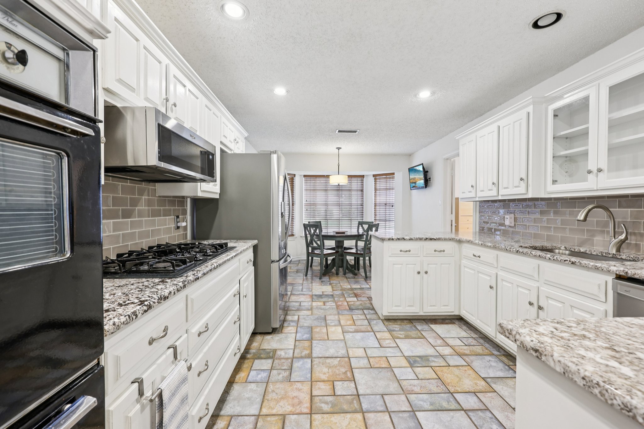 Carlton Dr-S0110-014.jpg