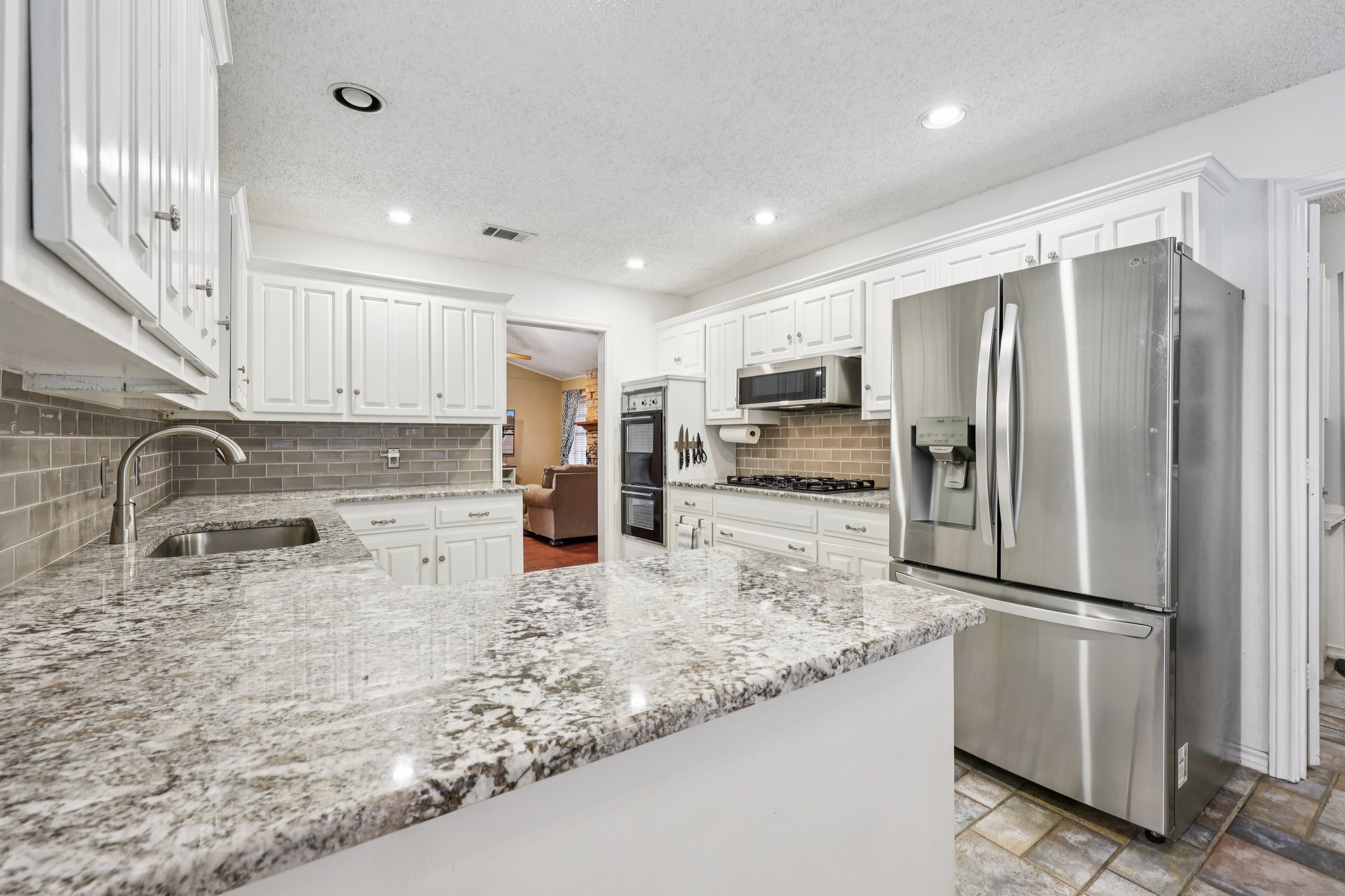 Carlton Dr-S0110-017.jpg